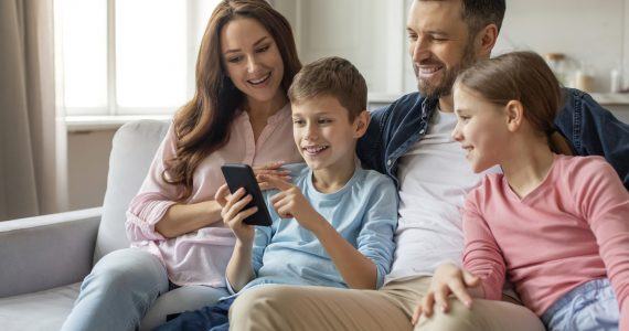 Screen Time for Kids: 8 Safe and Sustainable Strategies